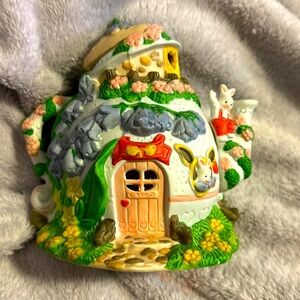 Vintage 1990s porcelain bunny house by Easter Jubilee